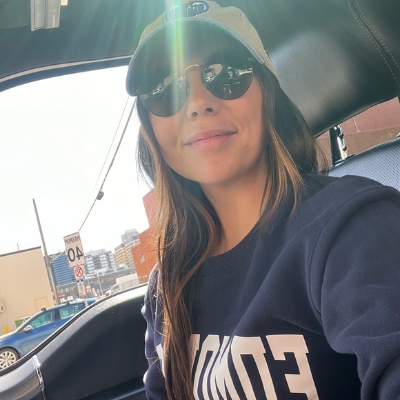 Meet your Posher, Stephanie - Picture 1 of 1